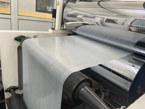 CFRT預浸帶樹(shù)脂與纖維(wei)相互熔融(rong)的緊密度(dù)影響物理(li)性能