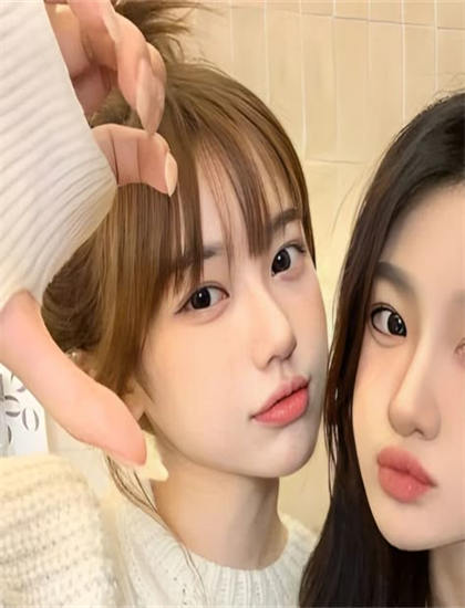 菠萝菠萝蜜视频在线播放_老师的丰满大乳四溅_女人四十